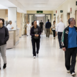 Pasillo de hospital psiquiátrico, inteligencia artificial y salud mental